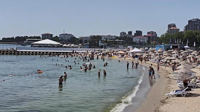 İstanbul'da plajlar doldu taştı! Menekşe ve Caddebostan'da yer kalmadı