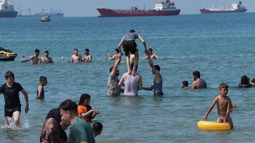 İstanbul'da plajlar doldu taştı! Menekşe ve Caddebostan'da yer kalmadı