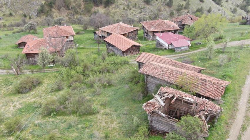 Kastamonu'nun Saklı Cenneti: Tarihi ahşap evler doğa ile buluşuyor!
