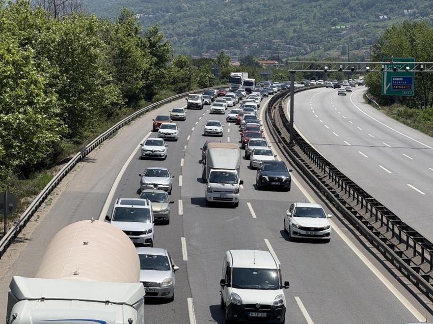 Bayram tatili sonrası dönüş çilesi başladı! Birçok noktada trafik kilit, işte son durum