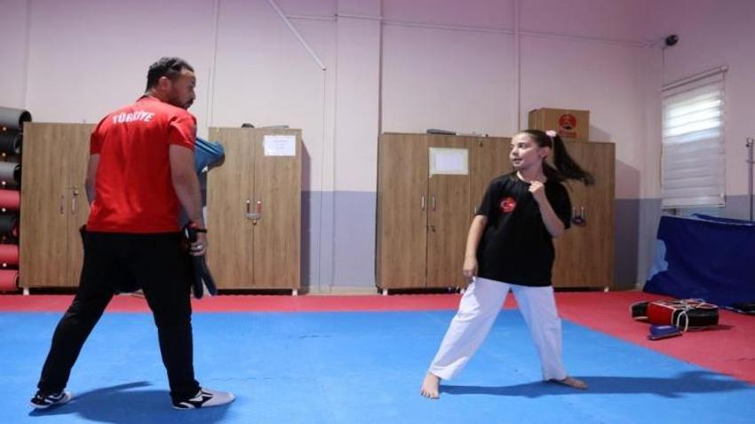 9 yaşında tekvando şampiyonu oldu