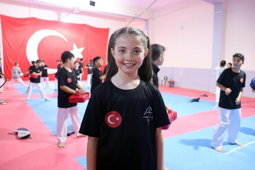 9 yaşında tekvando şampiyonu oldu
