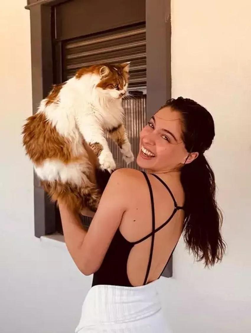 Ayrılık sonrası Cemre Baysel'den olay gönderme!