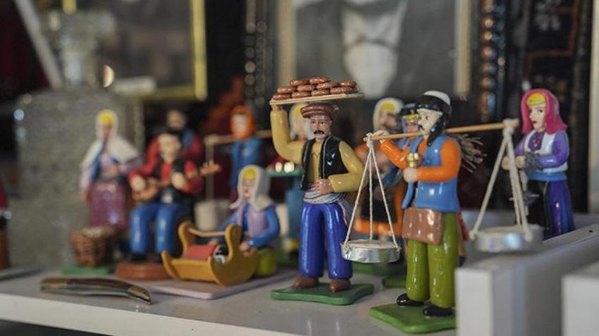 15 yaşında başladı, Babaannesinin sandığından çıktı, evini antika müzesine çevirdi! Her biri servet değerinde