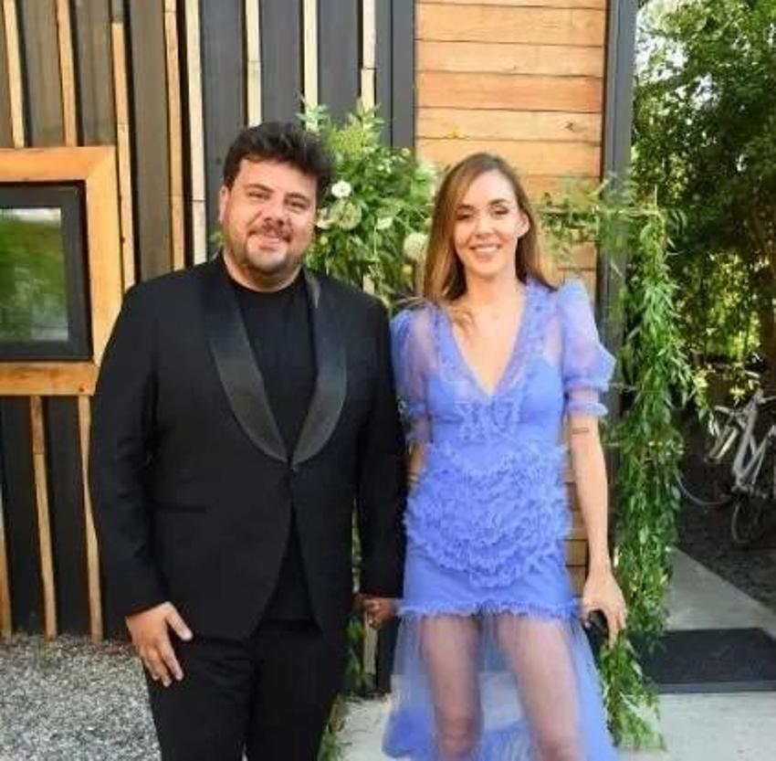 Eser Yenenler'den eşi Berfu Yenenler'e romantik evlilik yıl dönümü kutlaması!