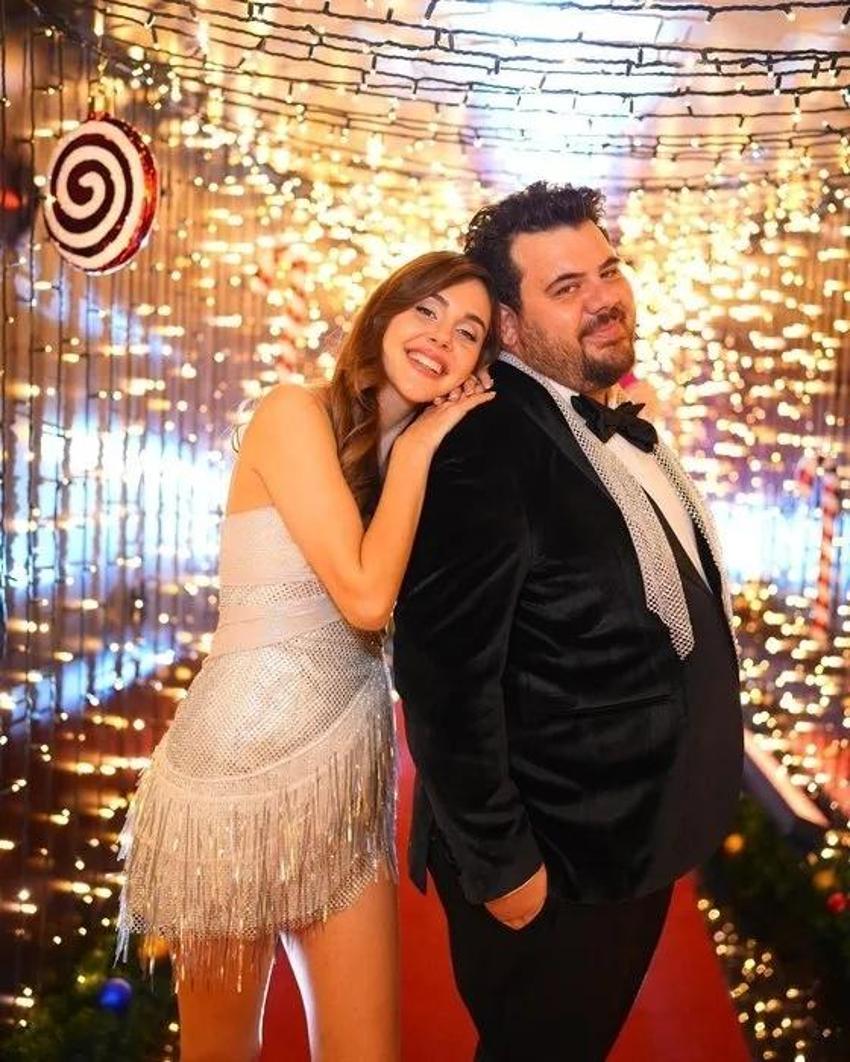 Eser Yenenler'den eşi Berfu Yenenler'e romantik evlilik yıl dönümü kutlaması!