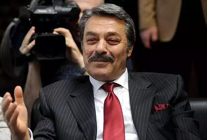 Sağlık durumu merak ediliyordu! Kadir İnanır'ın son haliyle poz verdi!