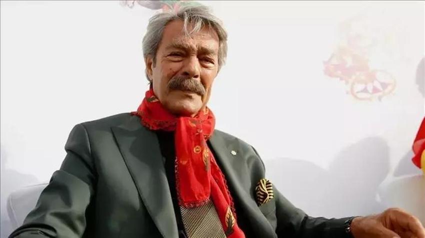 Sağlık durumu merak ediliyordu! Kadir İnanır'ın son haliyle poz verdi!