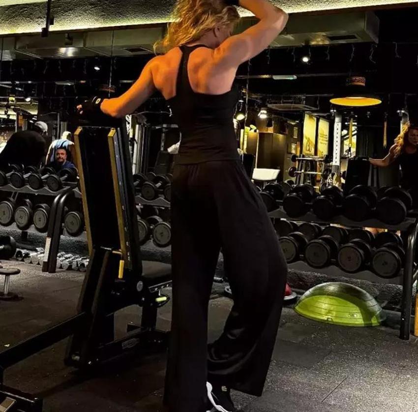 Kim der ona 60 yaşında! Spor salonundan çıkmayan Biricik Suden'in kaslı pozları olay oldu