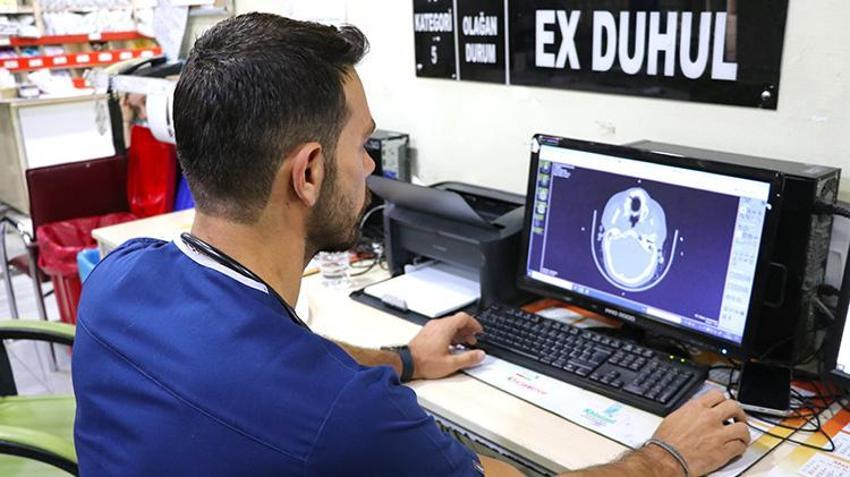 Gaziantep'te yaşayan doktor hobi olarak başladığı binicilikte lisanslı sporcu oldu