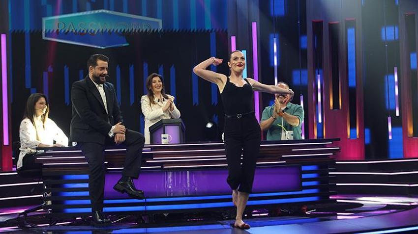 Bu dans şovunu izle‘melis’in: Melis Sezen’den iddialı dans şov!