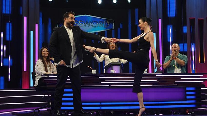Bu dans şovunu izle‘melis’in: Melis Sezen’den iddialı dans şov!