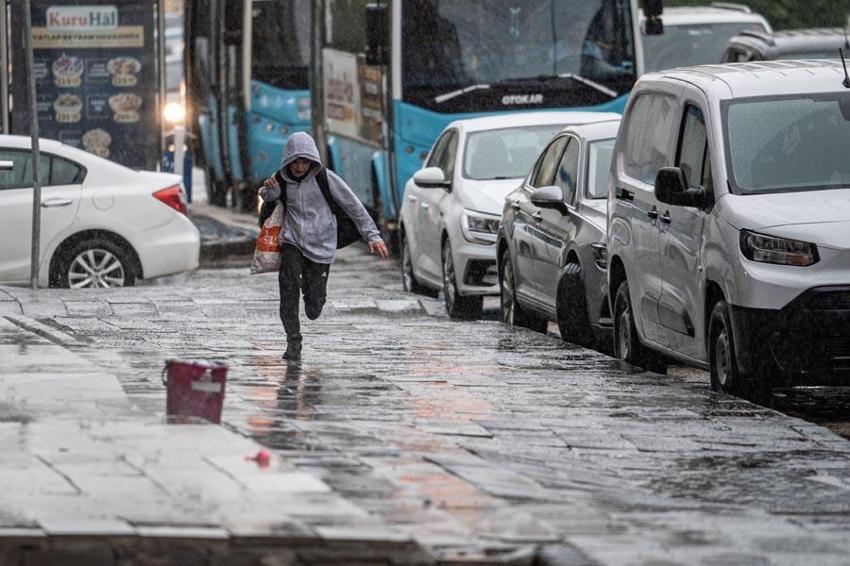 Meteoroloji illeri tek tek uyardı: Hafta sonu kuvvetli sağanak yağışlar geliyor