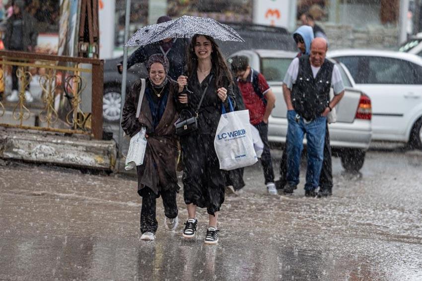 Meteoroloji illeri tek tek uyardı: Hafta sonu kuvvetli sağanak yağışlar geliyor