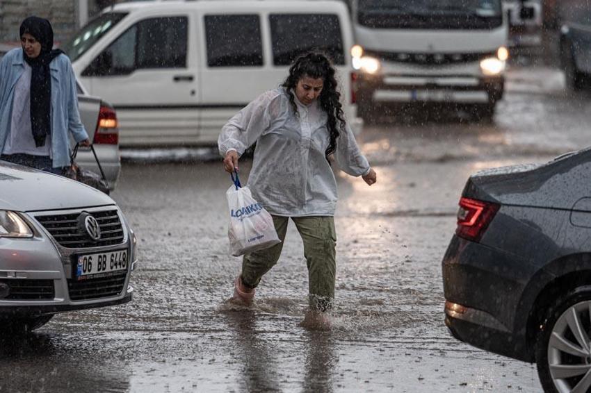 Meteoroloji illeri tek tek uyardı: Hafta sonu kuvvetli sağanak yağışlar geliyor