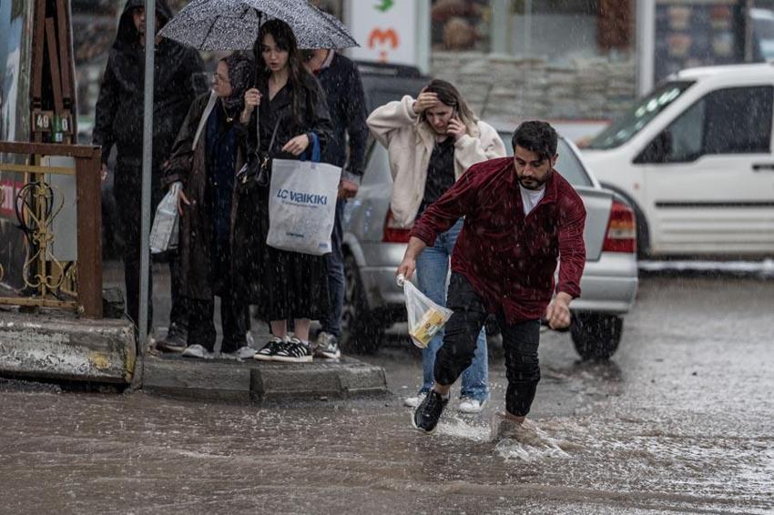 Meteoroloji illeri tek tek uyardı: Hafta sonu kuvvetli sağanak yağışlar geliyor