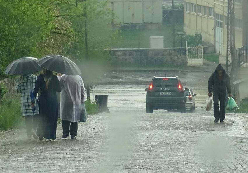 Meteoroloji illeri tek tek uyardı: Hafta sonu kuvvetli sağanak yağışlar geliyor