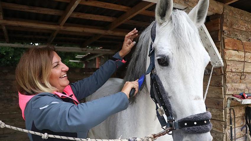 Yalova'da atıyla iş kurdu, 150 gence spor imkanı sağladı! Sadece 'Kapuçino' ile bu işi başardı