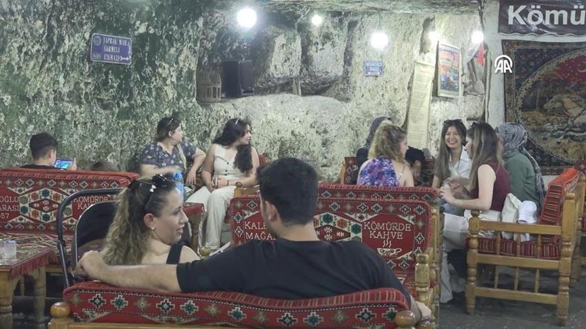 Gaziantep'te 500 yıllık tarihi yerde ziyaretçi yoğunluğu yaşanıyor! Savaş yıllarında kullanılan mekana giren çıkmak istemiyor