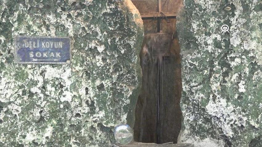 Gaziantep'te 500 yıllık tarihi yerde ziyaretçi yoğunluğu yaşanıyor! Savaş yıllarında kullanılan mekana giren çıkmak istemiyor