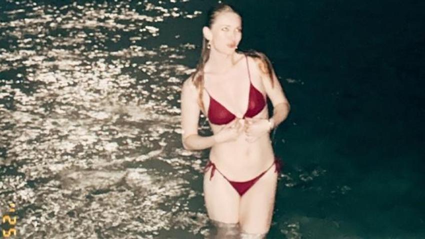 Yasemin Kay Allen'e sıcak bastı! Gece denize girdi