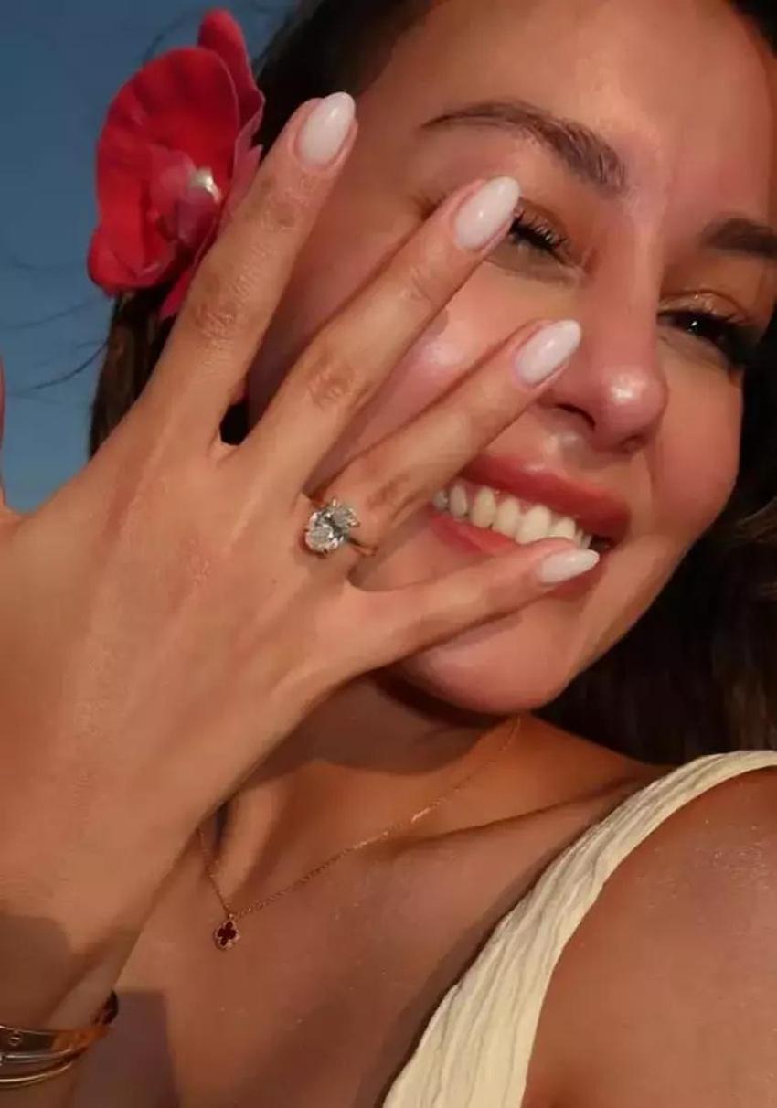 Hazal Çağlar ile Samet Akaydın nişanlandı