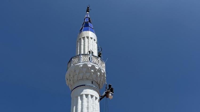 Çanakkaleli örümcek adam 27 yıldır minare tepelerinde geziyor!