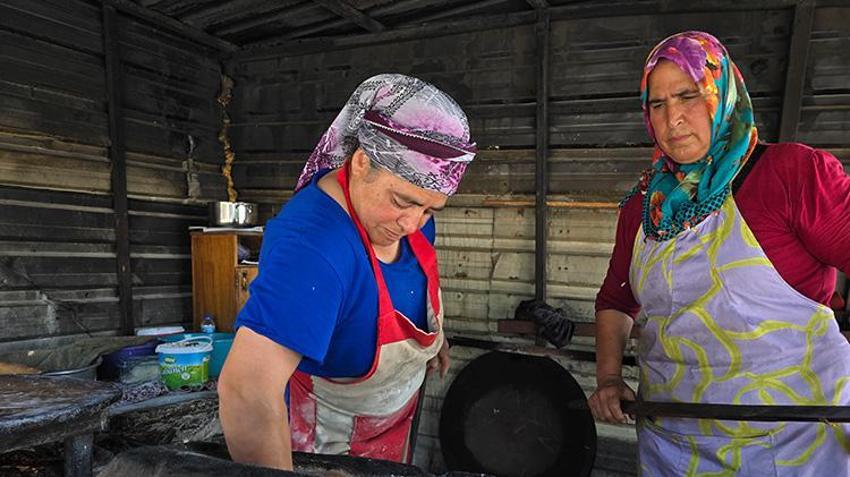 Hataylı depremzede kadınlar hayata böyle tutunuyor! Sıcağın altında aile için büyük fedakarlık