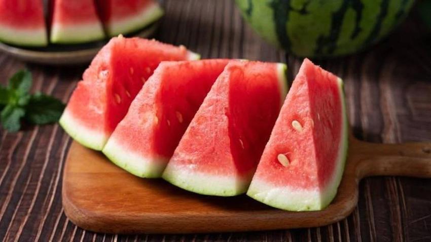 Adana'nın karpuzcusu işin sırrını açıkladı: Bal gibi karpuz böyle seçiliyor