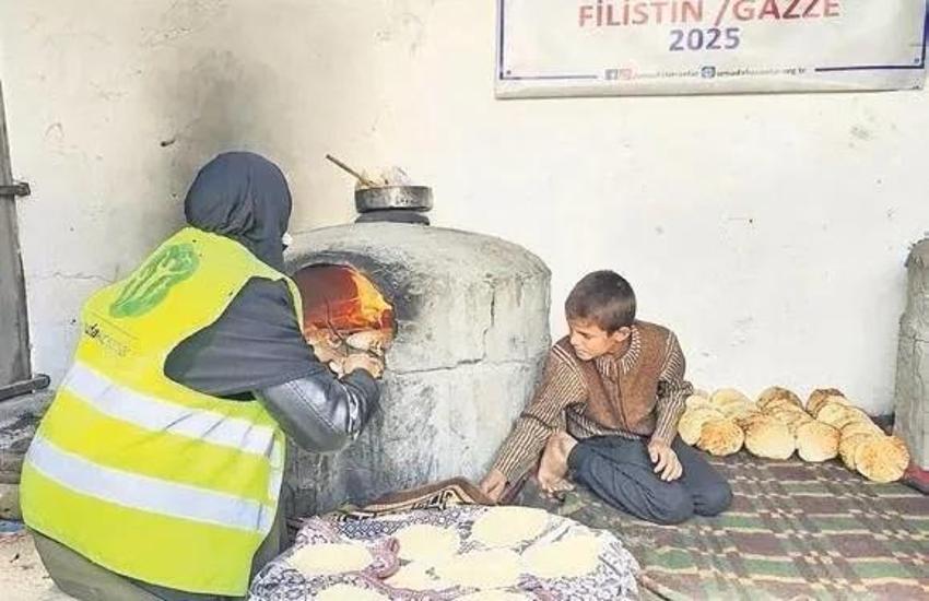 Gamze Özçelik aldığı haberle perişan oldu! Sosyal medyadan duyurdu: Gazze'de ekmek dağıtıyordu