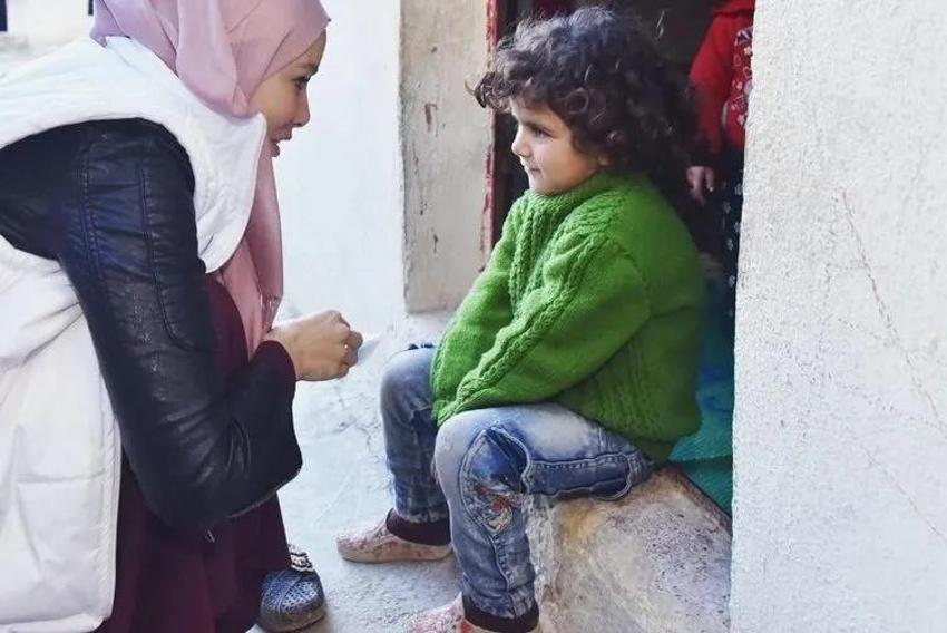 Gamze Özçelik aldığı haberle perişan oldu! Sosyal medyadan duyurdu: Gazze'de ekmek dağıtıyordu