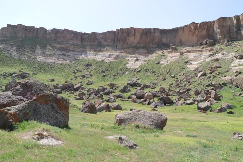 Ağrı'da dağlara saklanmış gizli hazine! Mağaraya girenler büyüleniyor, gizemi çözülemedi