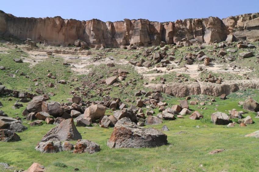 Ağrı'da dağlara saklanmış gizli hazine! Mağaraya girenler büyüleniyor, gizemi çözülemedi