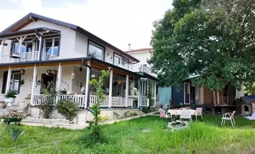 İstanbul'u terk edip köy hayatına kucak açtı! Şimdi kendi yaptığı evinde doğa ile iç içe bir yaşam sürüyor
