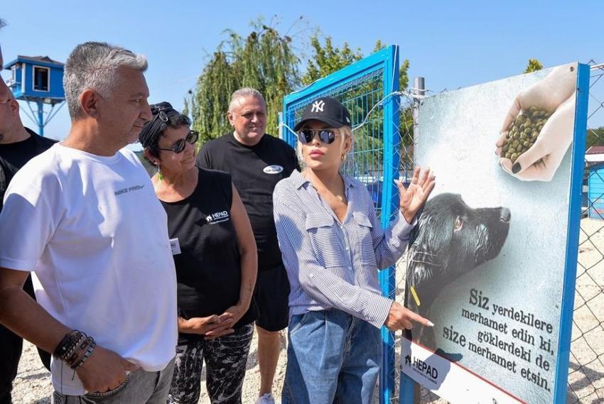 Süperstar'dan anlamlı ziyaret: Bursa'da pati bahçesini ziyaret etti!