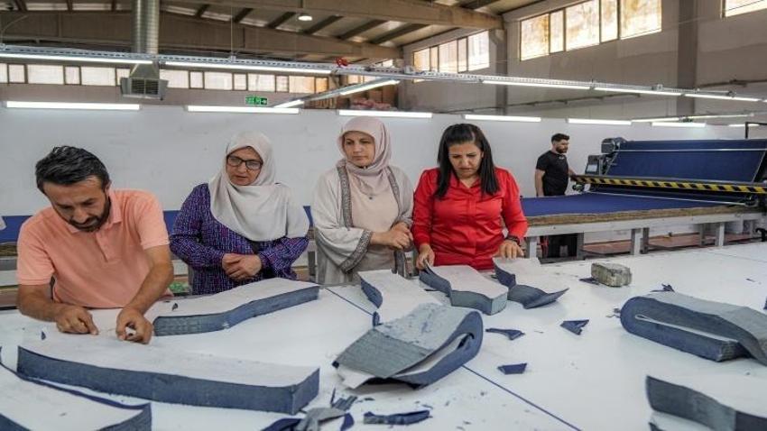 Diyarbakır Sıfır Atık projesini benimsedi! Artık kumaşlarla giysi üretiyorlar