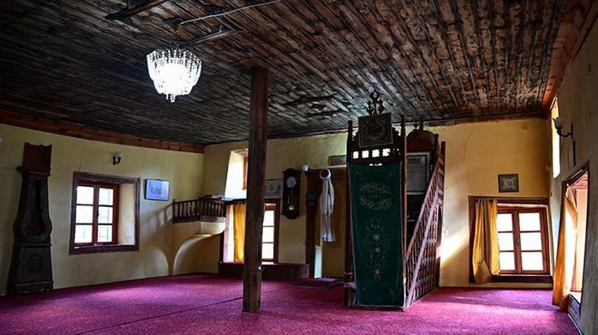 Roma ve Osmanlı askerlerini ağırlıyordu, şimdi ayakta duramaz halde: Antalya'da yüzlerce yıllık cami ve okul yıkılma tehdidi altında!