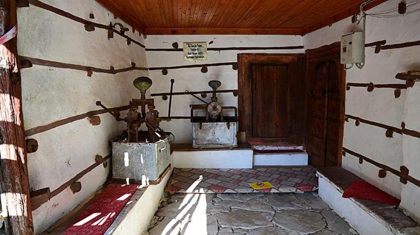Roma ve Osmanlı askerlerini ağırlıyordu, şimdi ayakta duramaz halde: Antalya'da yüzlerce yıllık cami ve okul yıkılma tehdidi altında!