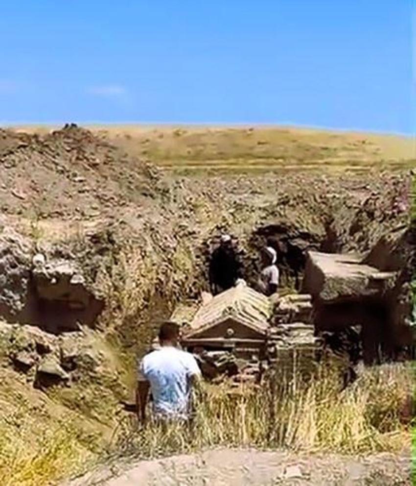 Jandarma burada 7/24 nöbet tutuyor! Tarlayı kazarak buldukları hazineyi bırakıp kaçtılar