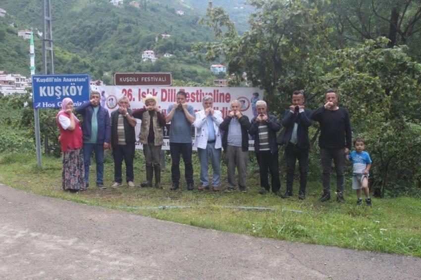 Köylüler kuş gibi öttü, İspanyollar cevap verdi! Festival daveti Karadeniz'de böyle oluyor