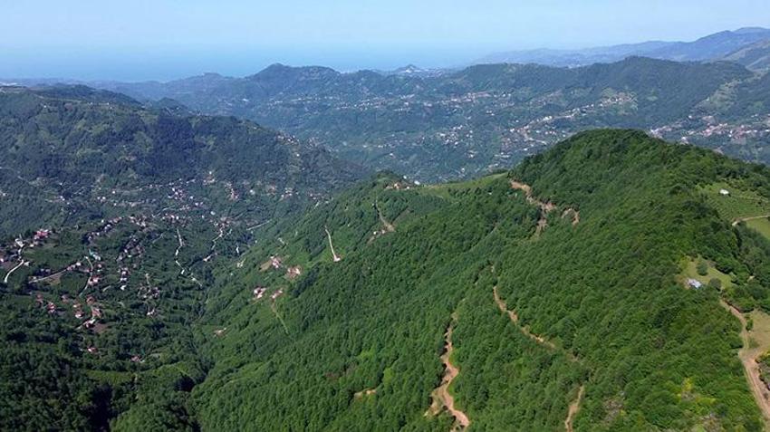 Yatağa bağımlı meslektaşının yayla hasretini drone görüntüleriyle dindirdi! Trabzon yaylaları drone ile yatağına geldi!