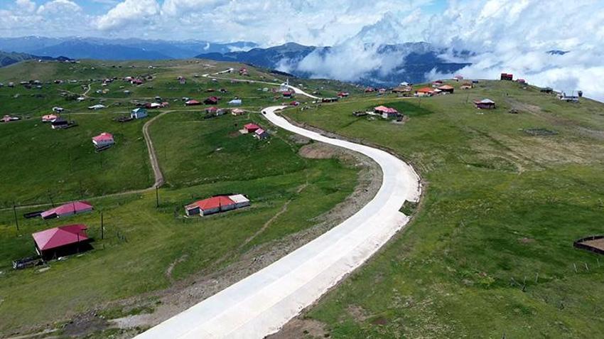 Yatağa bağımlı meslektaşının yayla hasretini drone görüntüleriyle dindirdi! Trabzon yaylaları drone ile yatağına geldi!