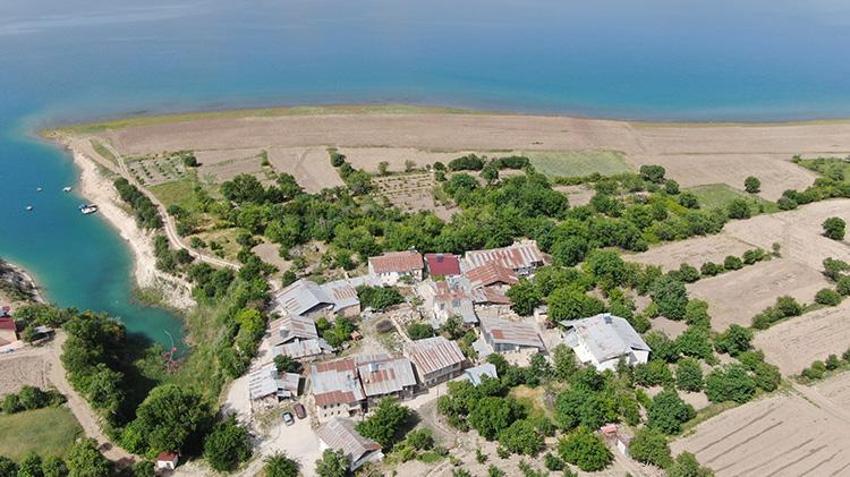 Elazığ'da Akdeniz sahillerini andıran köyün ilginç özelliği! Malatya, Erzincan ve Tunceli buraya bakıyor