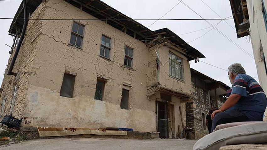 Elazığ'da Akdeniz sahillerini andıran köyün ilginç özelliği! Malatya, Erzincan ve Tunceli buraya bakıyor