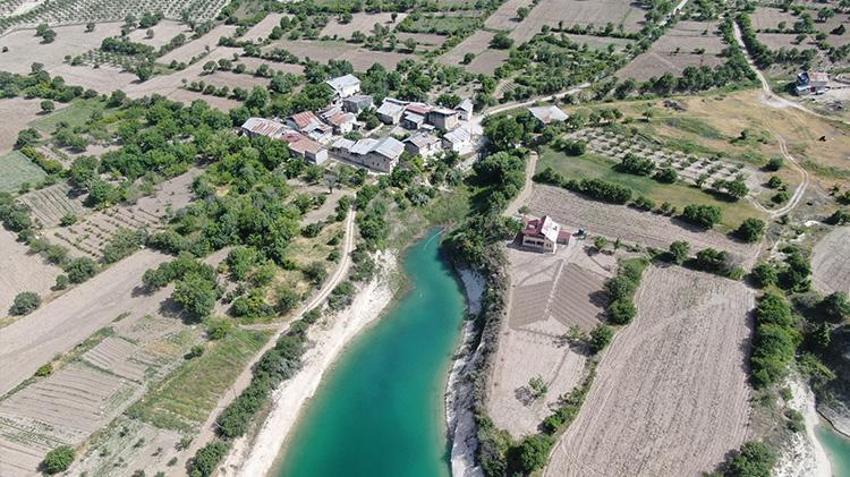 Elazığ'da Akdeniz sahillerini andıran köyün ilginç özelliği! Malatya, Erzincan ve Tunceli buraya bakıyor