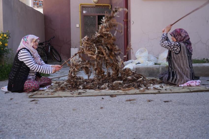 Kış memleketinde mesai başladı: Bayburtlu kadınlar sağlık için kolları sıvadı