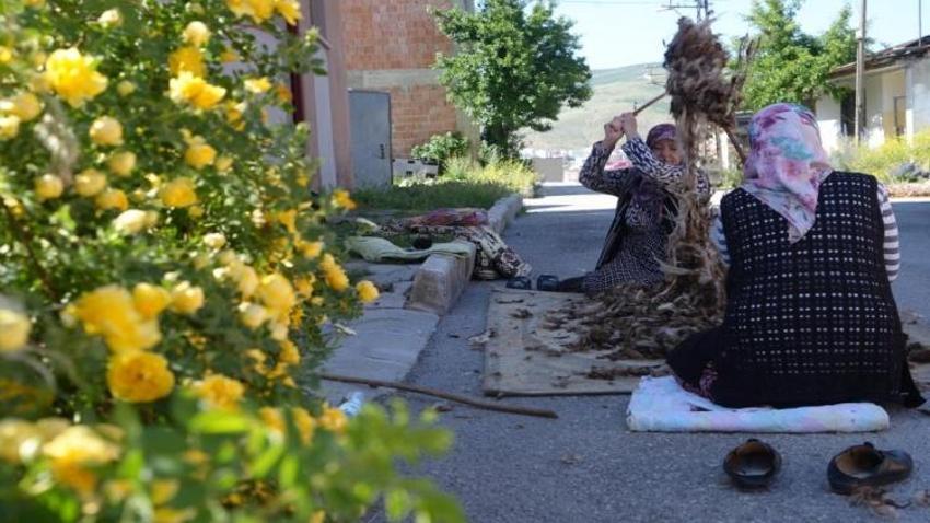 Kış memleketinde mesai başladı: Bayburtlu kadınlar sağlık için kolları sıvadı