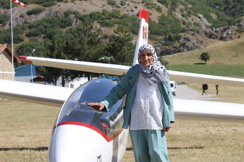 Direksiyon sallamaktan kanat çırpmaya! Gençliğinde kurduğu hayali 83 yaşında Eskişehir'de gerçekleştirdi
