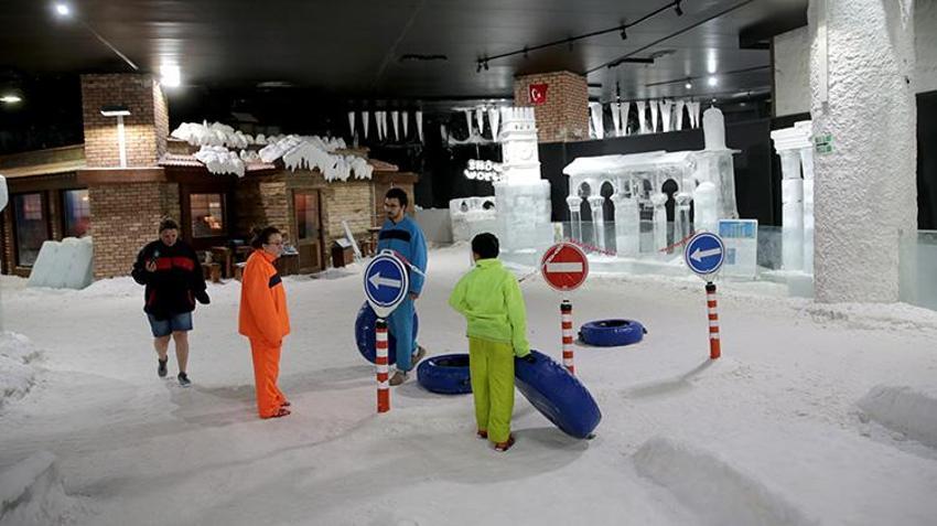 Antalya'da yaz ayında mont giyiyorlar! Turistler buraya akın ediyor