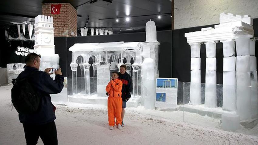 Antalya'da yaz ayında mont giyiyorlar! Turistler buraya akın ediyor